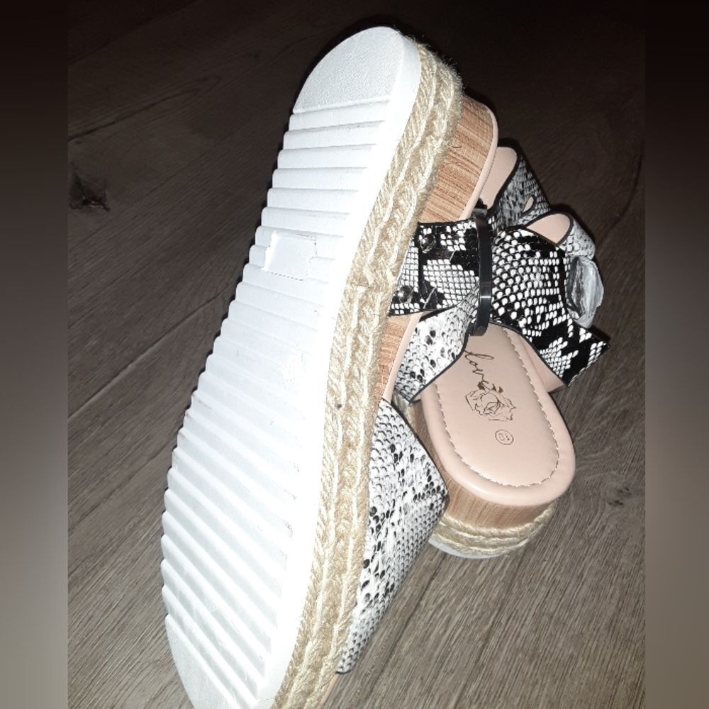 Women's Snake-Print Wedge Sandals, Platform, Size 10 - Picture 10 of 10